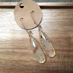 Dazzled light bright dangling golden earrings